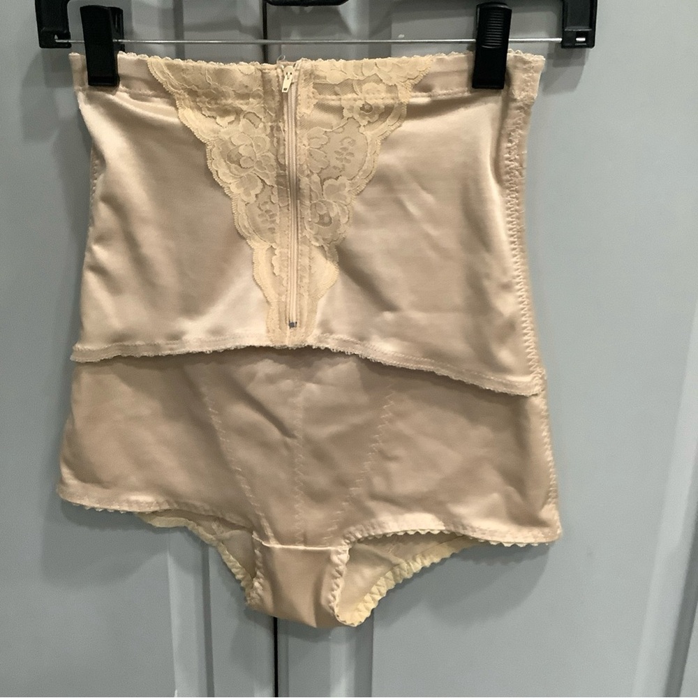 Excellent Brand Vintage Nylon Shape Wear Tan Mid rise Tummy Control Girdle Sz S